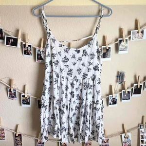 🌸SOLD ON MERC🌸 Brandy Melville B&W Floral Jada